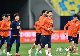 英雄联盟2025总决赛-里程碑夜山东泰山强势反弹，德甲加时末段刷纪录，压力陡增，训练强度明显提升(2024中超山东泰山队难夺冠)