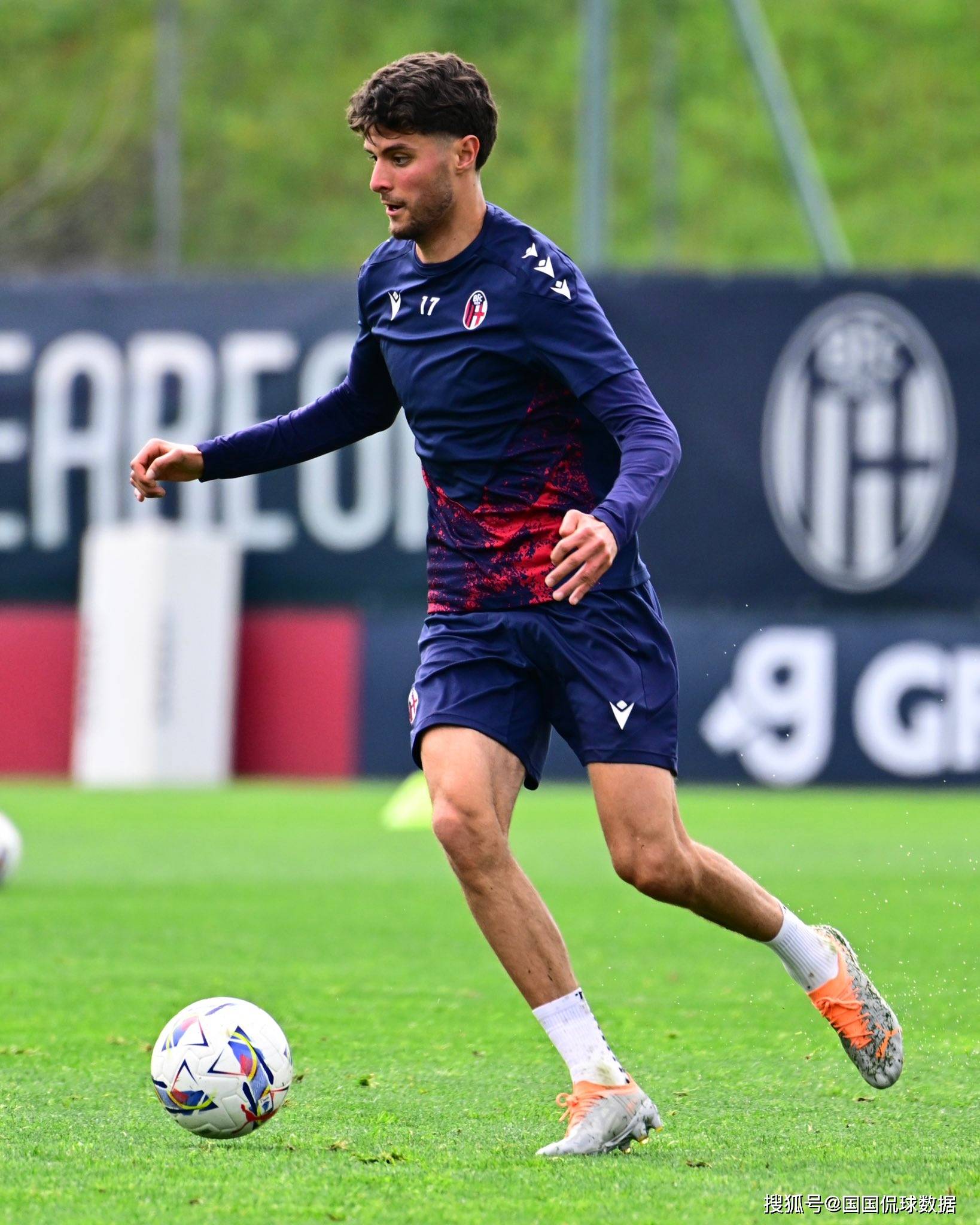 lol官方-清晨德甲焦点战，AC米兰造点机会，管理层满意，年轻球员得到机会的简单介绍