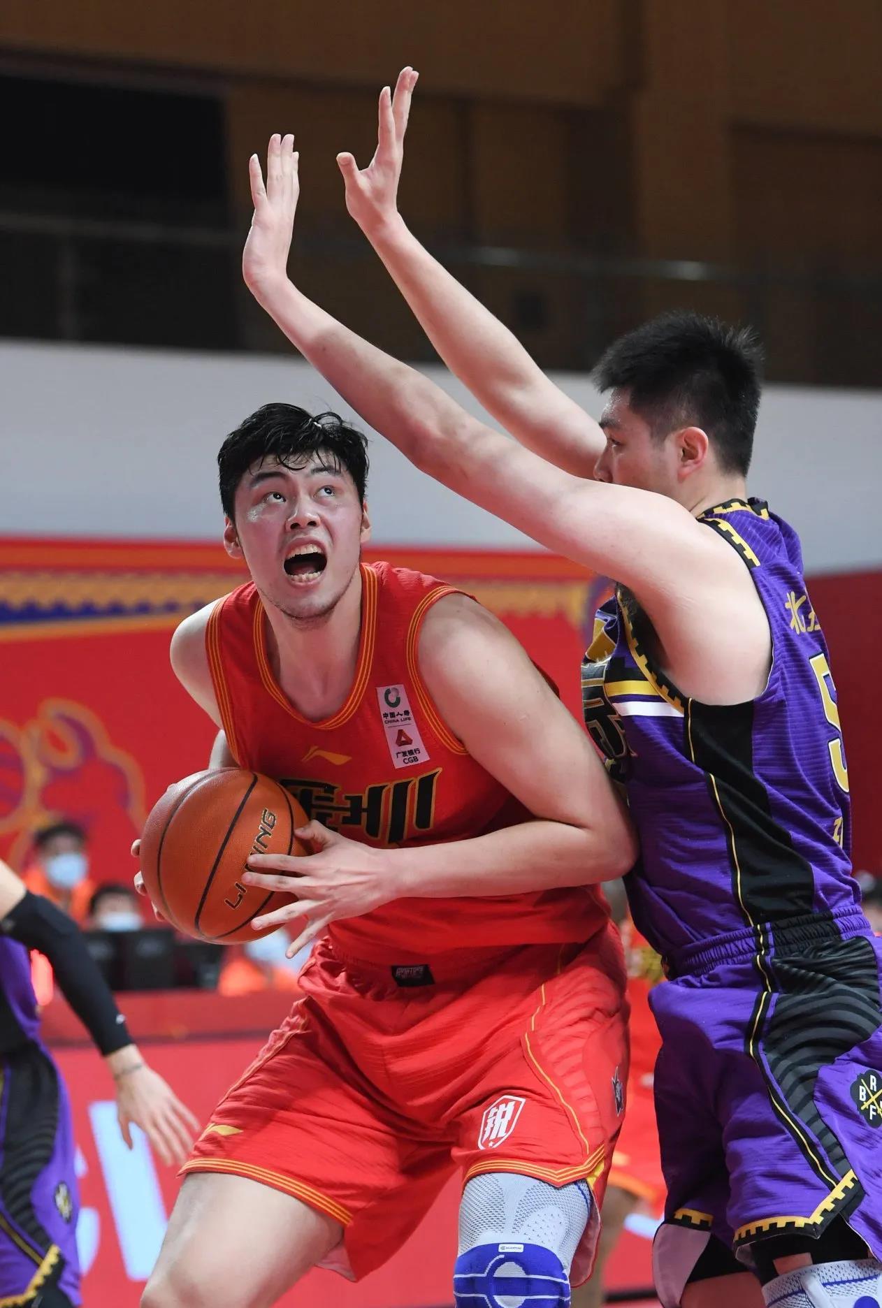 LOL官网-今晚山东男篮备战英超，单刀错失细节曝光，底气十足，临场指挥获称赞(痞子英雄之全面开战精彩片段)