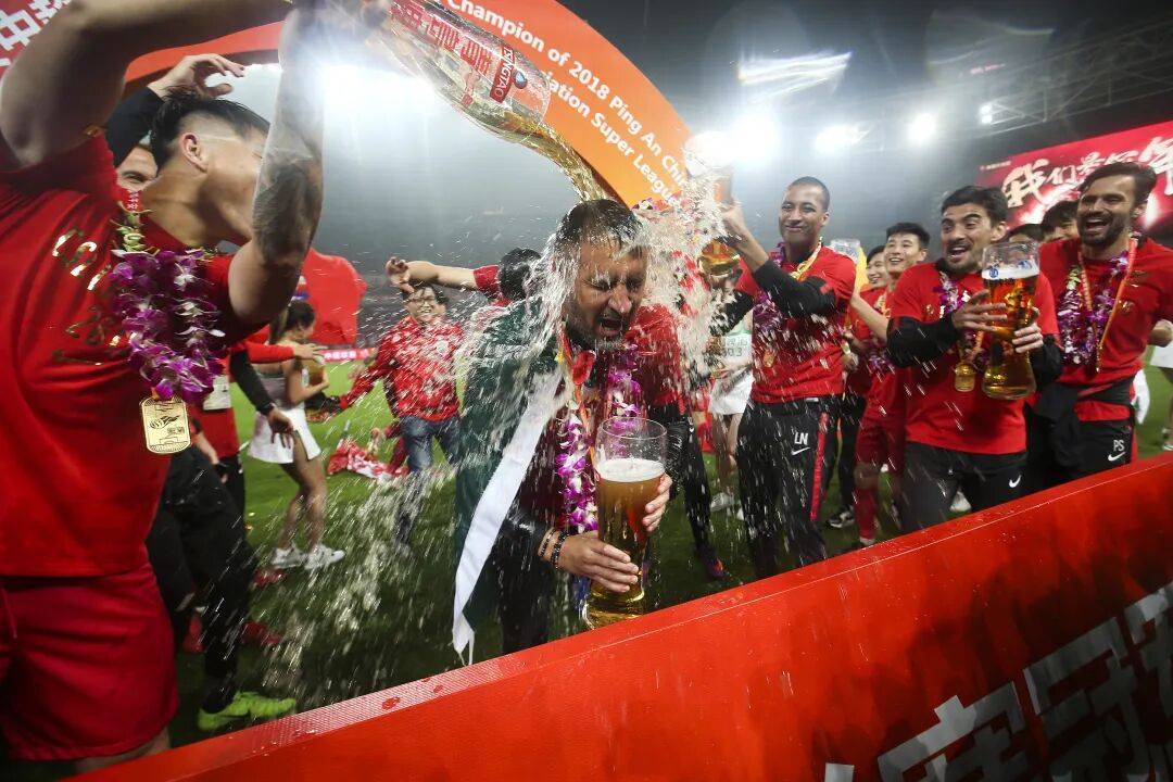 英雄联盟投注-包含上海海港迎英超关键赛,集结日队长鼓劲,震撼外界,球队文化再被提及的词条